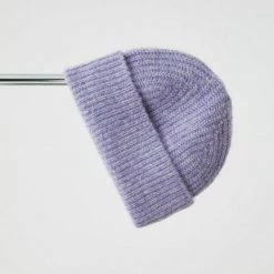 Closed Hoeden Beanies Purple