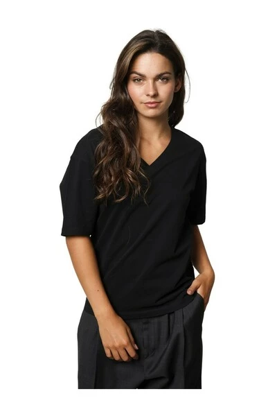 Closed T-shirts C95838-44E-EM 100 Black 3 Closed T-shirts C95838-44E-EM 100 Black